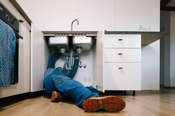 Professional Emergency Plumber technician working in Slade, KY